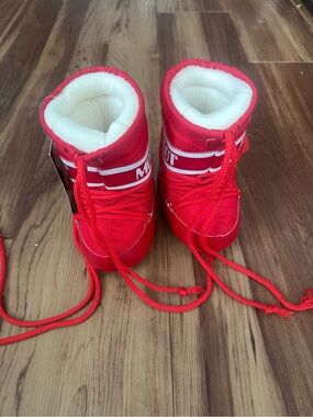 Moon Boot Kids Red Snow Boots with White Fleece Lining
